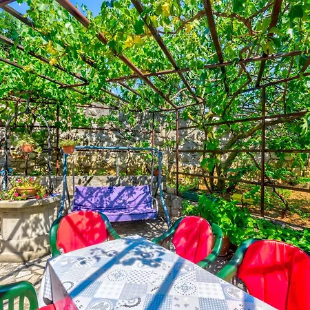 Sobe Frano I Lovro Ck 招待所 茨里克韦尼察