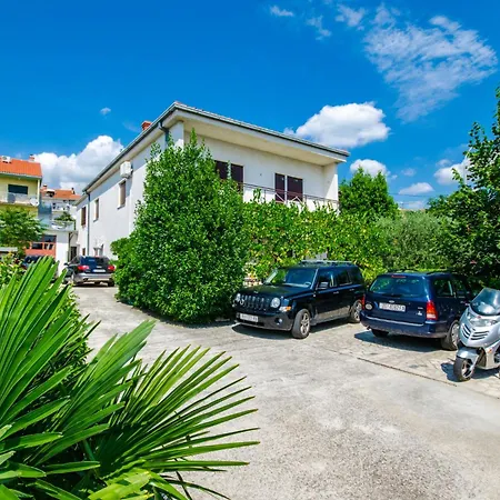 Sobe Frano I Lovro Ck 招待所