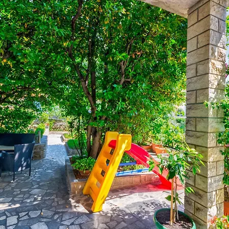 Sobe Frano I Lovro Ck 招待所 茨里克韦尼察