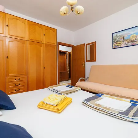 Sobe Frano I Lovro Ck 招待所 茨里克韦尼察