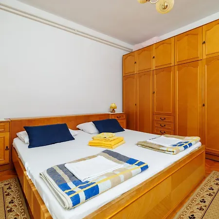 Sobe Frano I Lovro Ck 招待所 3*