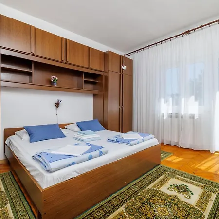 Sobe Frano I Lovro Ck 招待所 茨里克韦尼察