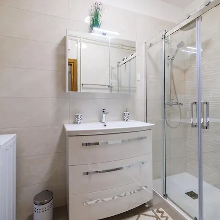 Sobe Frano I Lovro Ck 招待所